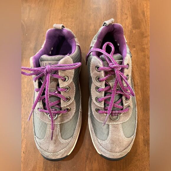 LL Bean Waterproof Insulated Suede Sneakers women 7 wide Outdoor Hiking Camping - Picture 1 of 9
